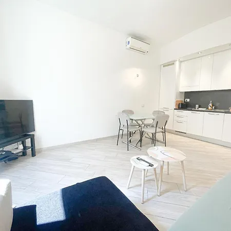 Tony Allard By Winsome Destination 2e Apartment