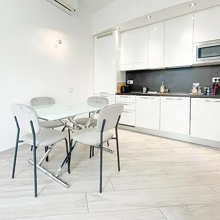 Tony Allard By Winsome Destination 2e Apartment *